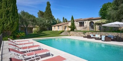 10 room  House for sale in Cannes, France