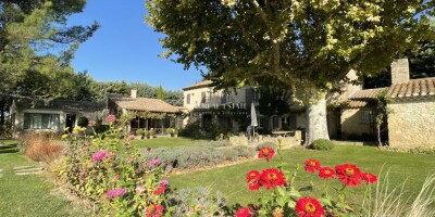 5 bedroom  House for sale in L'Isle-sur-la-Sorgue, France