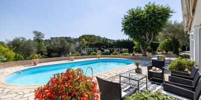 2 bedroom  Villa for sale in Mougins, French Riviera