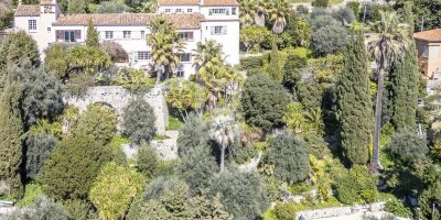 10 room  House for sale in Grasse, France