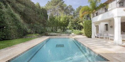 9 room  House for sale in Mougins, France