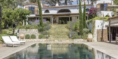 10 room  Villa for sale in Mougins, France
