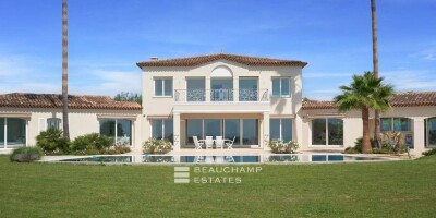 10 room  House for sale in Biot, France