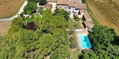 19 room  Villa for sale in Pernes-les-Fontaines, France