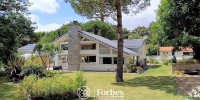 6 room  Villa for sale in Royan, France