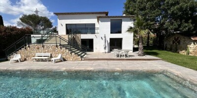 6 room  House for sale in Mougins, French Riviera