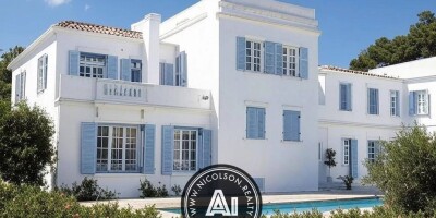 15 room  House for sale in Saint-Cyr-sur-Mer, France