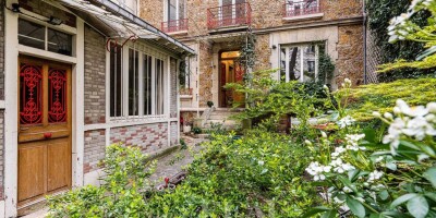 10 room  House for sale in Motte-Picquet, Commerce, Necker, France