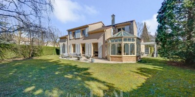 8 room  House for sale in Louveciennes, Île-de-France