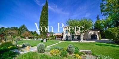9 room  Farmhouse for sale in Saint-Rémy-de-Provence, French Riviera