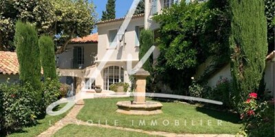 12 room  House for sale in Aix-en-Provence, France
