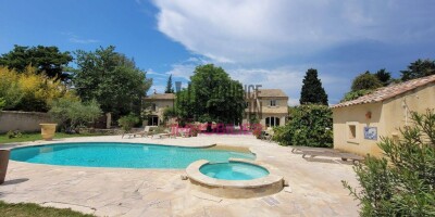 12 room  House for sale in L'Isle-sur-la-Sorgue, French Riviera