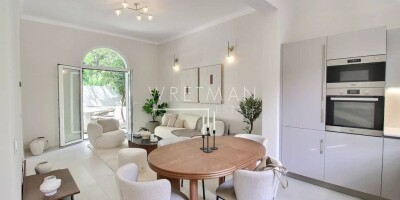 7 room  House for sale in Nice, France