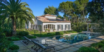 5 room  Villa for sale in Mougins, France