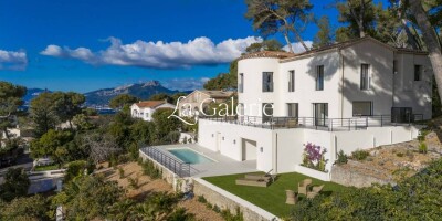 6 room  House for sale in Carqueiranne, French Riviera