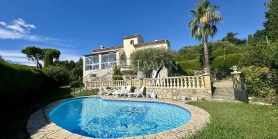 6 room  House for sale in Vence, France