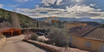 10 room  Villa for sale in Auriol, France