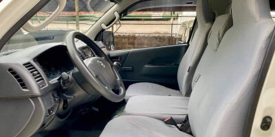 2018 TOYOTA HIACE COMMUTER 3 0 MANUAL TRANSMISSION