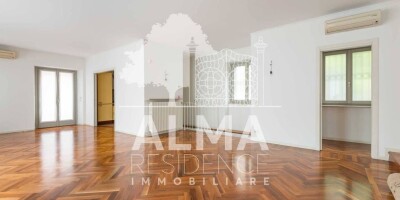 Villa for sale in Viale Vittorio Emanuele II, Bergamo, Lombardy