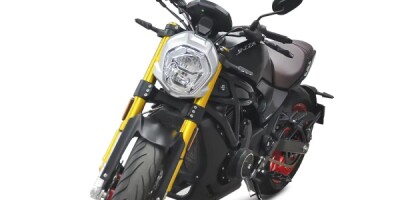 Motorcycle d'essence 650cc construit pour les coureurs de Beau Bassin-Rose Hill qui ont envie de vitesse et d'efficacité
