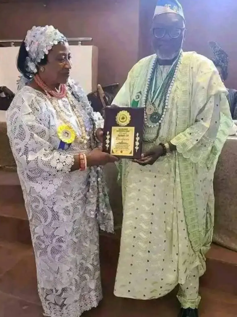 Chief Babatunde Ifakayeja Avatar Bg