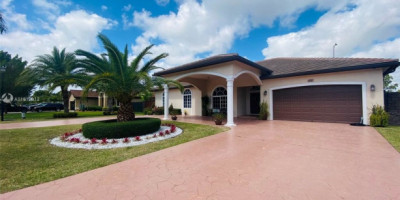 Photo of 4 bedroom Villa for sale in Miami, United States-medium-3