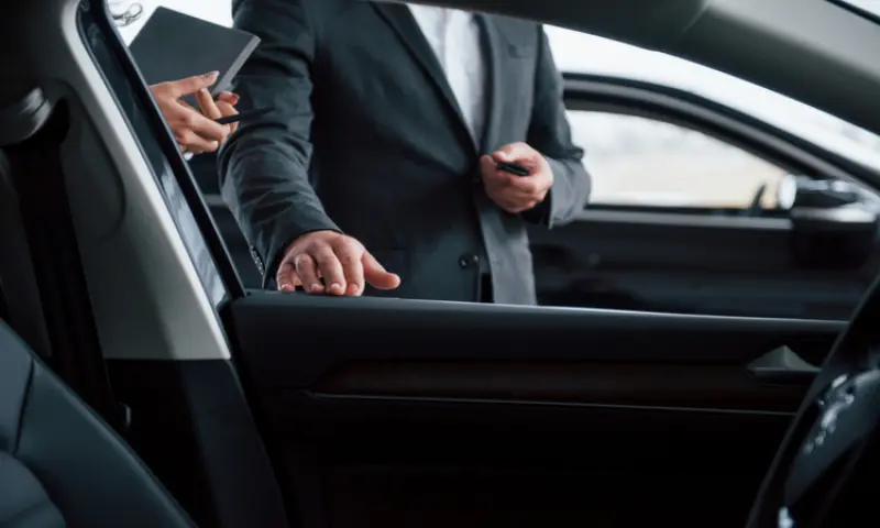 Quick Luxury Ride Avatar Bg