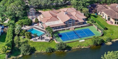 6 bedroom  Villa for sale in Coral Springs, Florida