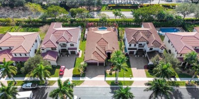 4 bedroom  Villa for sale in Hollywood, Florida