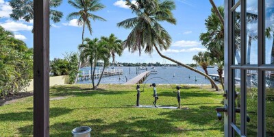 Villa for sale in Lantana, Florida