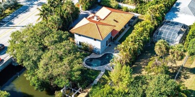 Villa for sale in Lantana, Florida