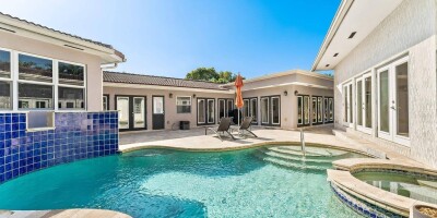 Villa for sale in Oakland Park, United States
