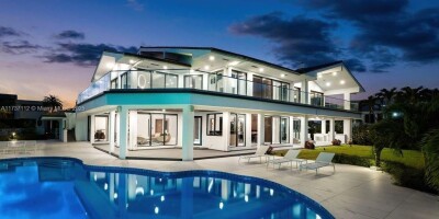 6 bedroom  Villa for sale in Hallandale, Florida