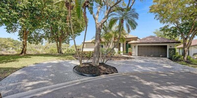 5 bedroom  Villa for sale in Coral Springs, Florida