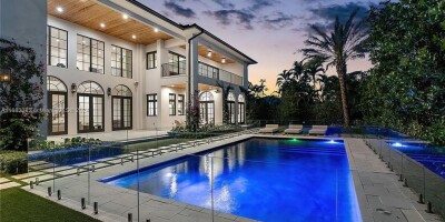 6 bedroom  Villa for sale in Hallandale, United States