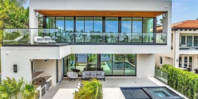 7 bedroom  Villa for sale in Surfside, United States