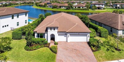 4 bedroom  Villa for sale in Royal Palm Beach, Florida