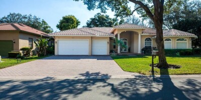 5 bedroom  Villa for sale in Coral Springs, Florida