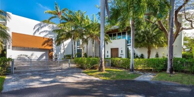 6 bedroom  Villa for sale in Hallandale, United States