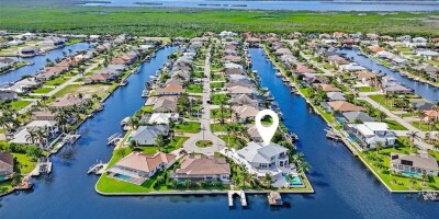 4 bedroom  Villa for sale in Cape Coral, Florida