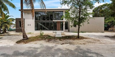 Villa for sale in South Miami, Florida