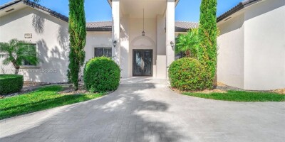 5 bedroom  Villa for sale in Hialeah Gardens, United States