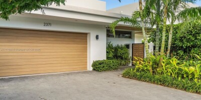 Villa for sale in North Miami, Florida