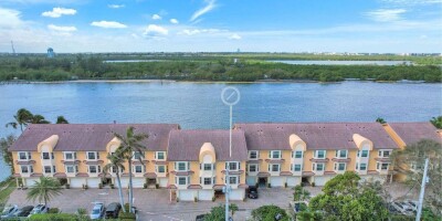 Townhouse for sale in Hollywood, Florida
