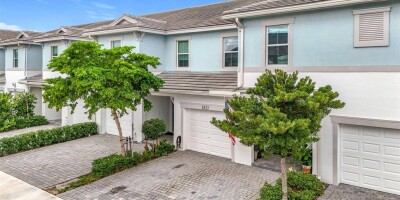 Townhouse for sale in Deerfield Beach, United States
