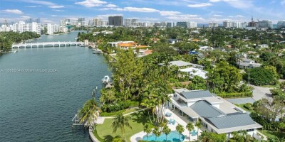 Villa for sale in Surfside, United States