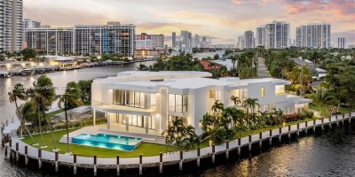 8 bedroom  Villa for sale in Hallandale, Florida