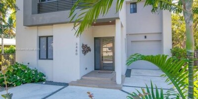 4 bedroom  Villa for sale in Coconut Grove, Florida
