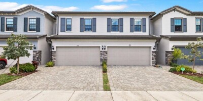 3 bedroom  Townhouse for sale in Oakland Park, Florida