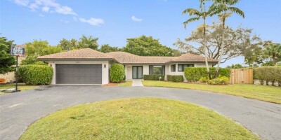 4 bedroom  Villa for sale in Coral Springs, Florida